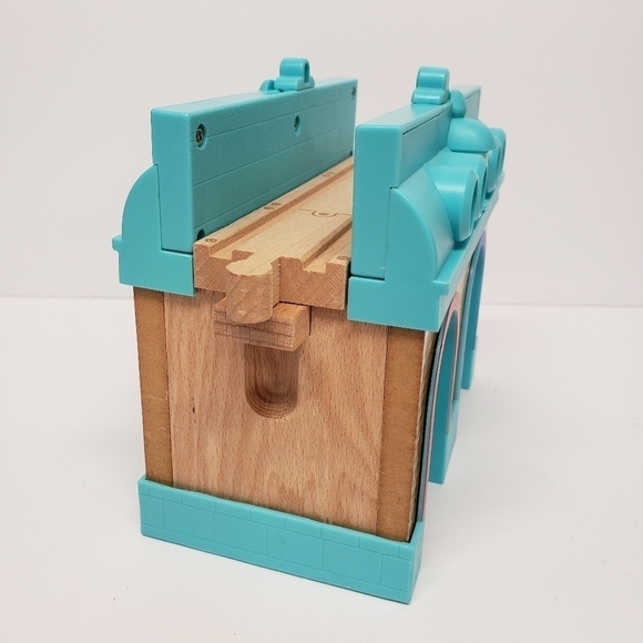 Chuggington Train Tunnel Depot Railroad Wood Bridge 2010 Learning Curve - Picture 4 of 10